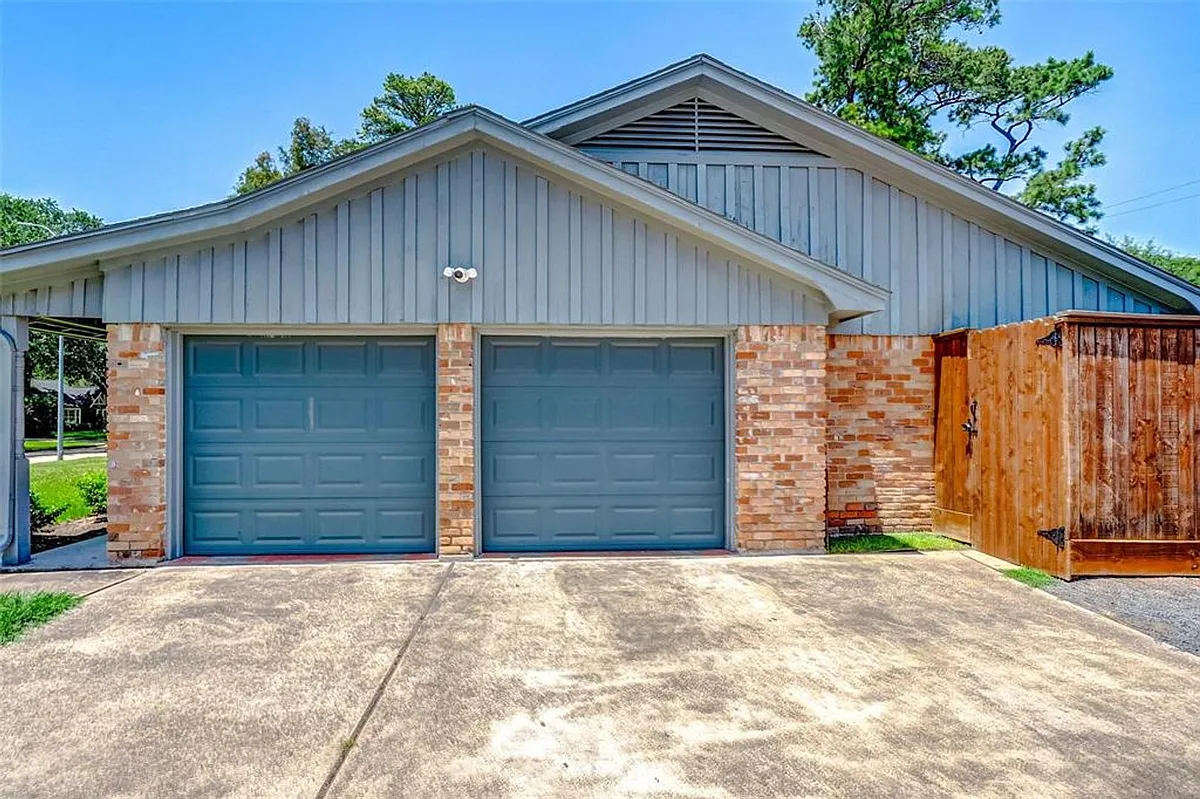 Building Photo - 1202 Shadeland Dr