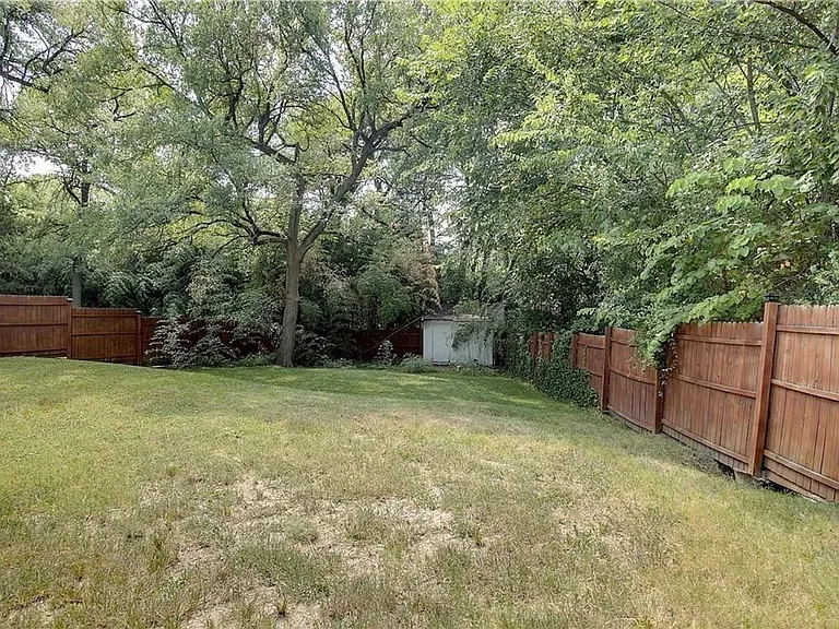 8115 Claremont Dr — Photo 21