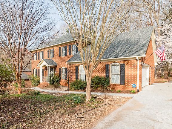 5th image of 1095 Cuddington Ln