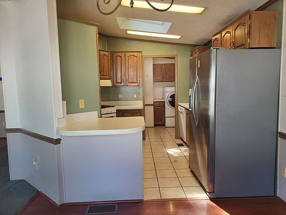 3rd image of 1110 Lakeview Rd #179