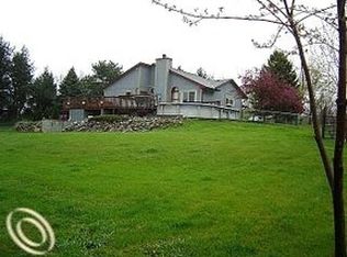 9701 Kenyan Lake Ct, Holly, MI 48442