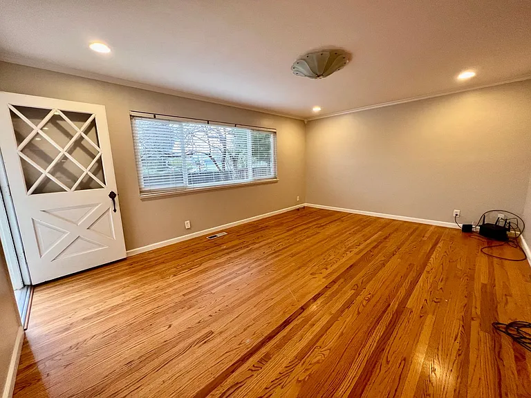 1550 Magpie Ln — Photo 3