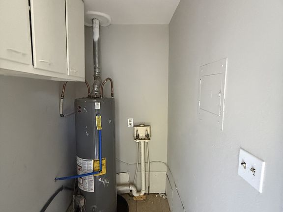 3rd image of 213 Johns Rd