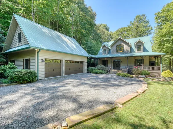 1080 Chairmaker Dr, Hayesville, NC 28904