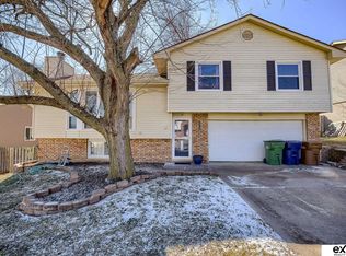 3715 Schuemann Dr, Bellevue, NE 68123