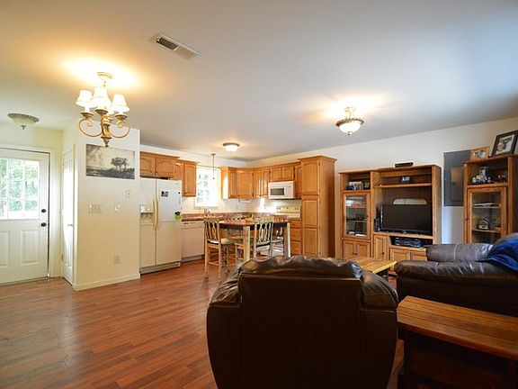 2nd image of 204 Bynum Ln