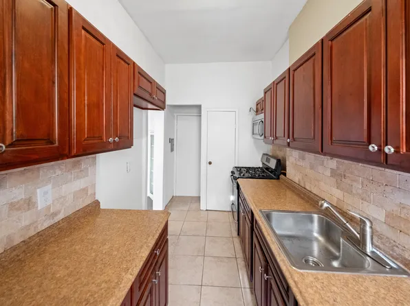 968 Saint Johns Place image 15 of 21