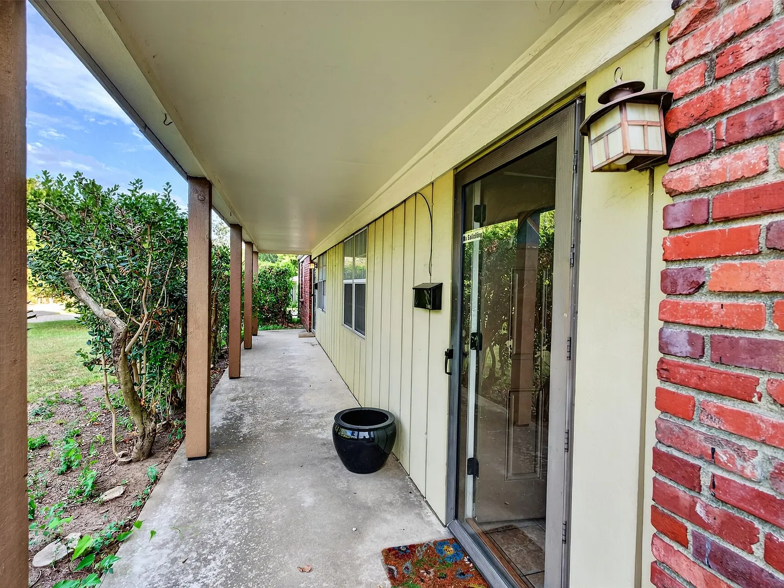 2 bed, 1.0 bath, 885 sqft, $1,250 — Photo 4