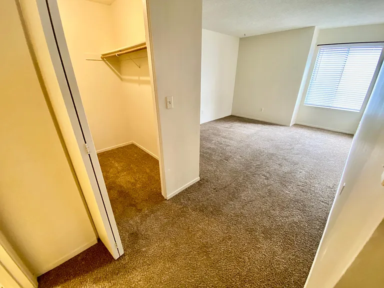 2436 N Main St — Photo 11