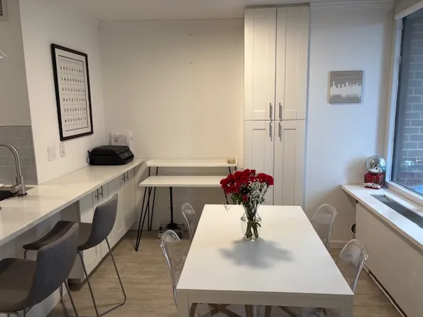 330 East 38th Street image 2 of 13