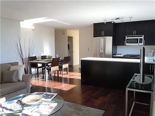 Sold by R New York | media 16