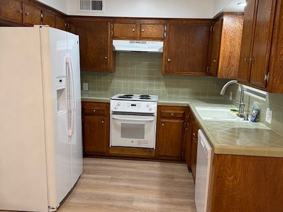5th image of 653 W Henderson Ave #A-b
