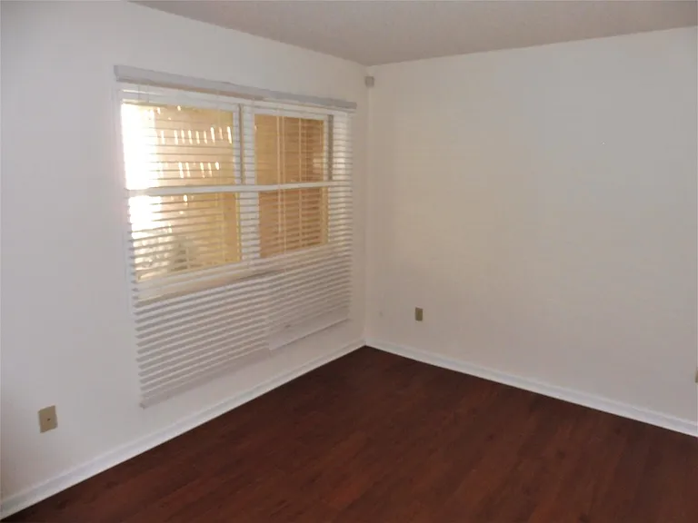 504 Ashley Oaks Private Dr — Photo 8