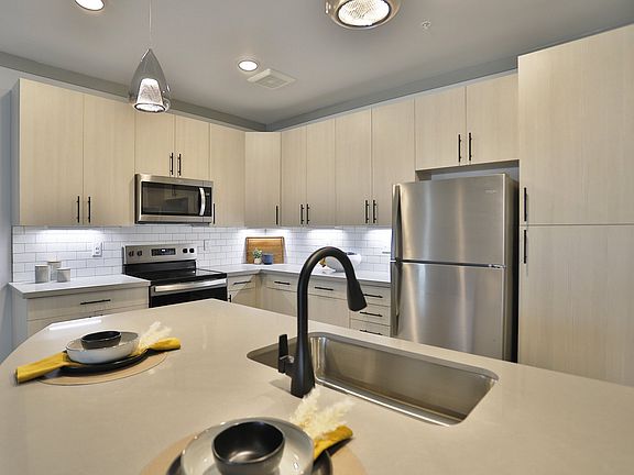 4th image of 2940 Disney St #2980211