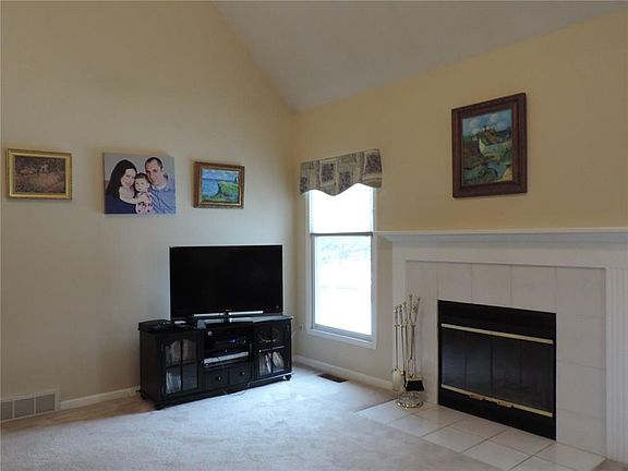 5th image of 61 E Pointe