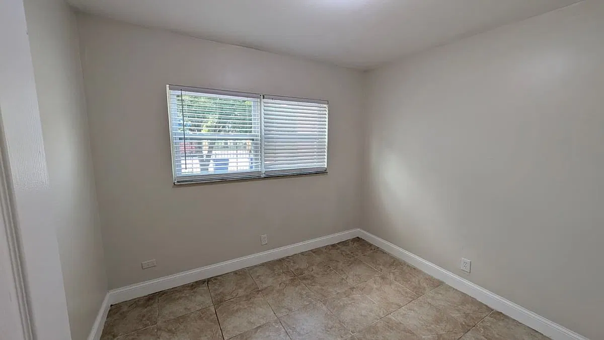 2511 NW 9th Street - 2511 NW 9th Street — Photo 3