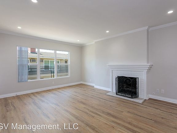 2nd image of 1001 W Huntington Dr APT G