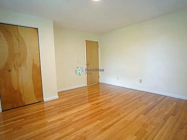 221 Babcock St — Photo 5