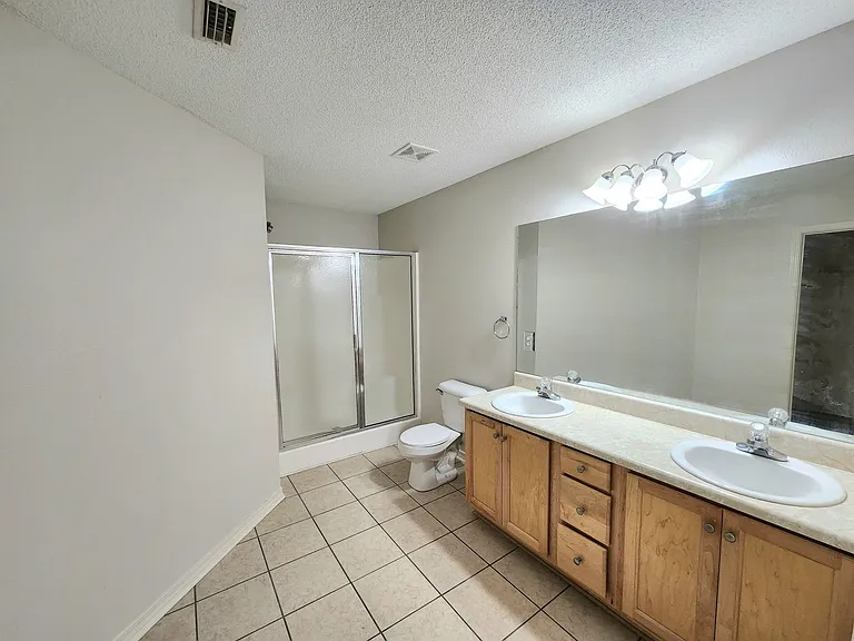 2704 Hampton Park Cir — Photo 15