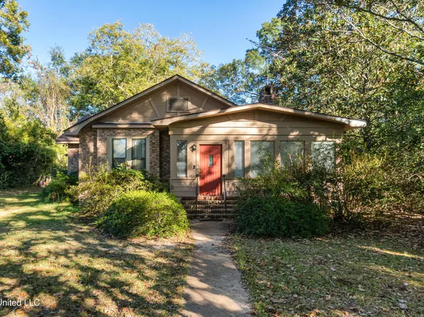 312 N Jackson St, Poplarville, MS 39470