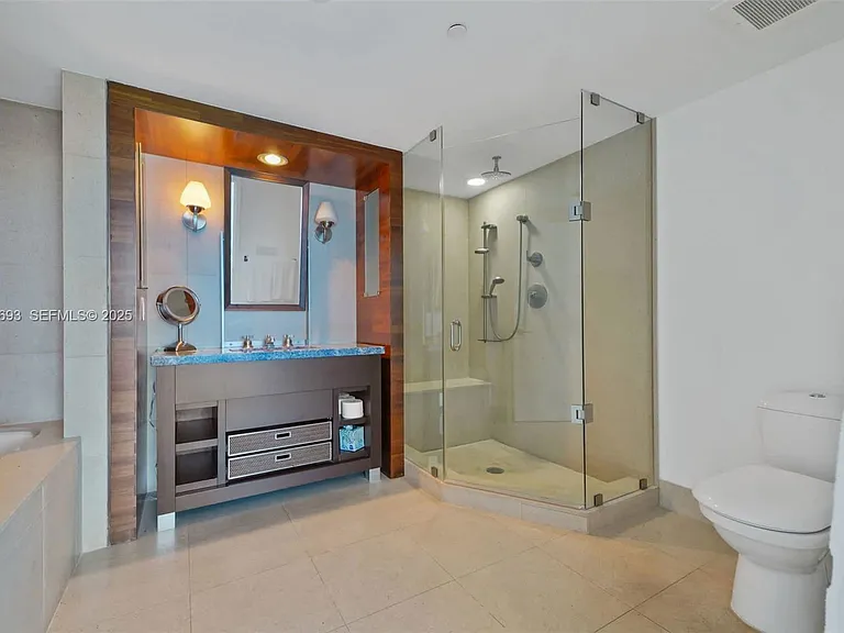 6801 Collins Ave #1204 — Photo 4