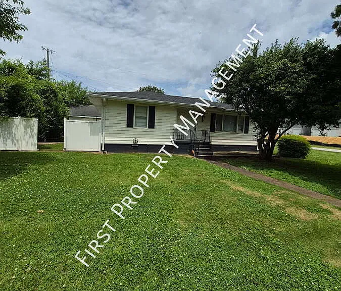 1013 Lansdell Rd — Photo 2