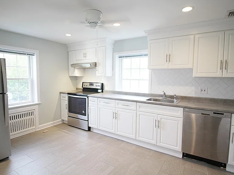 35 Harold St #2 — Photo 4