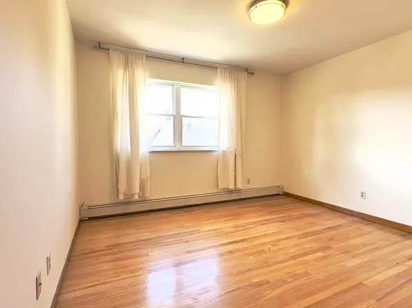 1622 John Street image 9 of 11