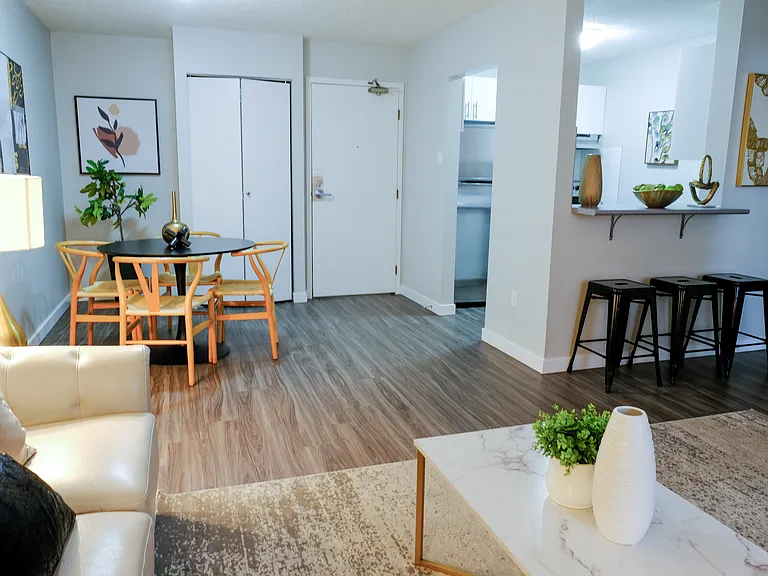 525 Saint Mary Ave — Photo 6