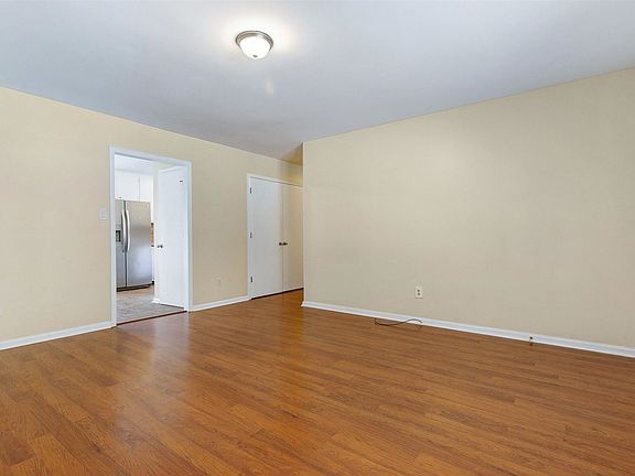 4th image of 65 Pleasant Ct