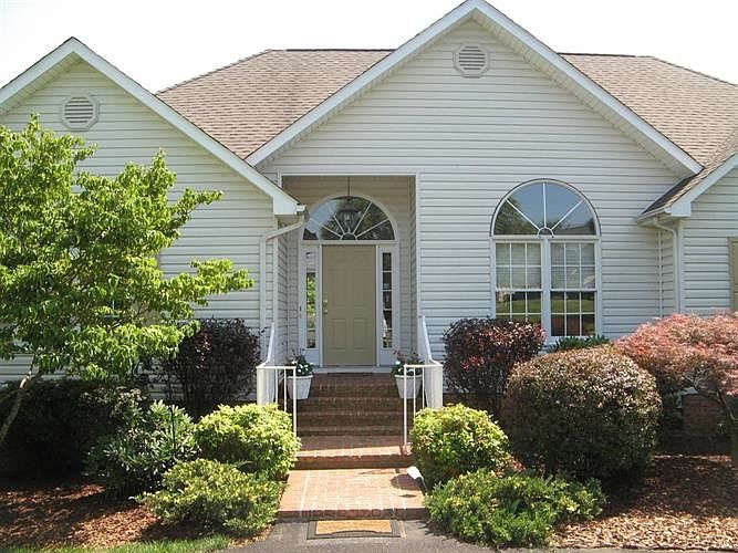 1st image of 539 Lady Slipper Ln