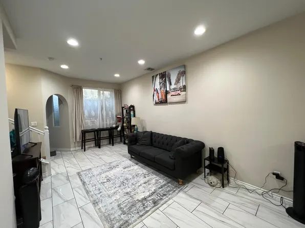 (undisclosed Address), Long Beach, CA 90813