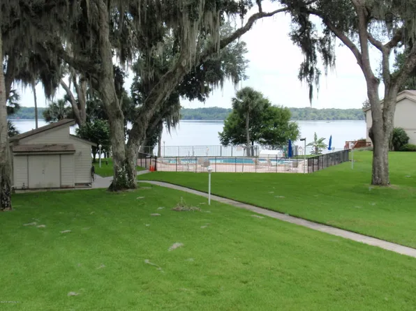 222 Hiawatha Ct E, East Palatka, FL 32131