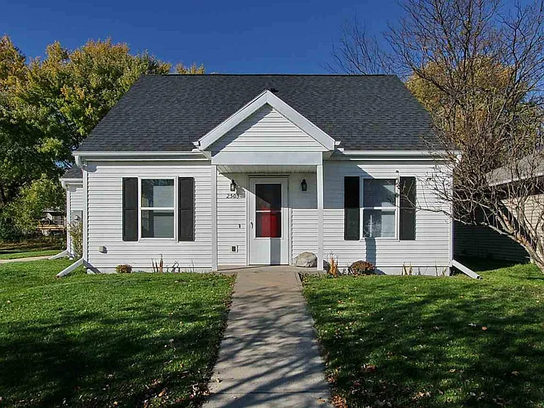 2503 Aster Ave — Photo 1
