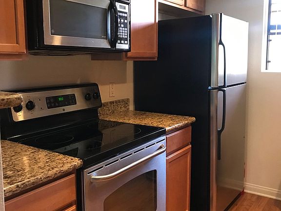 5th image of 12055 Alta Carmel Ct Unit 186