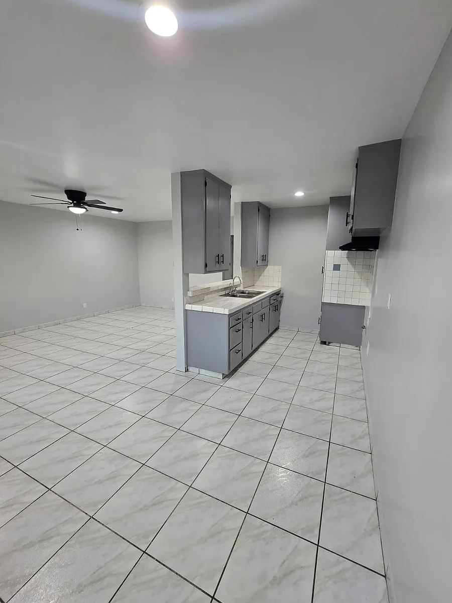 Building Photo - 736 S Eastmont Ave #7