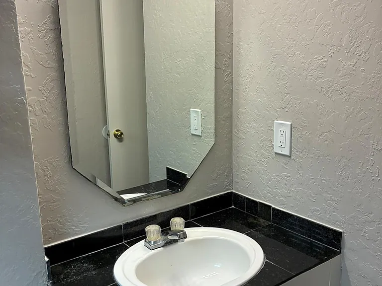 7414 Marinette Dr — Photo 17