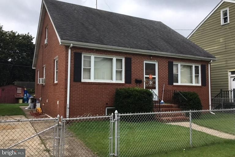 2nd image of 445 Schiller Ave