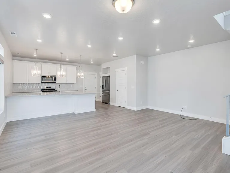 39 S Baker Spring Cv — Photo 3
