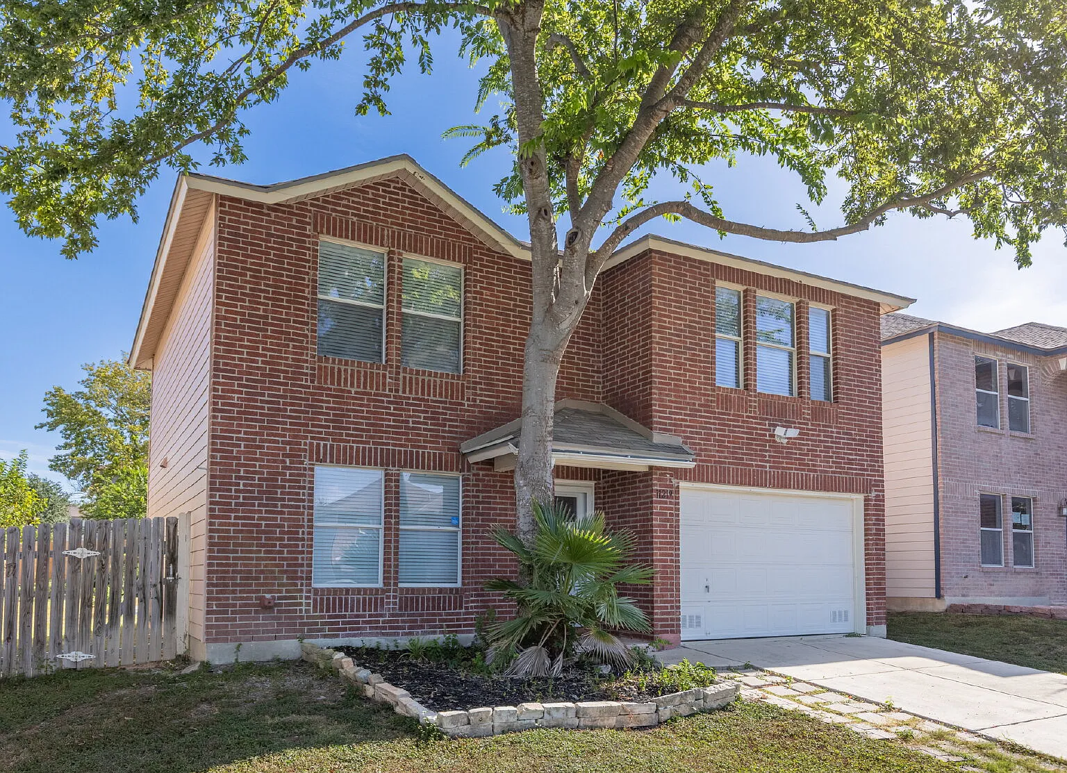 3 bed, 2.5 bath, 1582 sqft, $1,800 — Photo 3