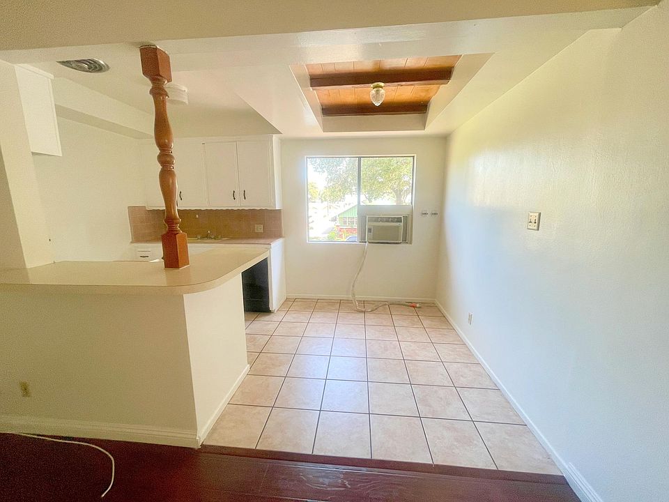 Kitchen-Eating Area