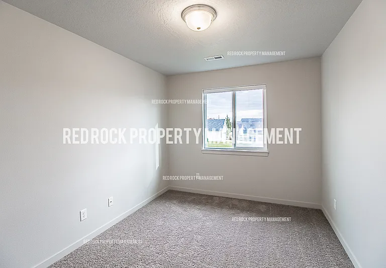 319 S Woodlawn Ln — Photo 6