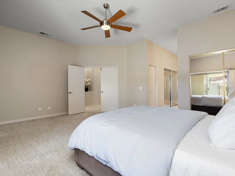 285 W Kavenish Dr — Photo 24