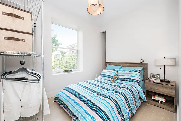 Rented by Perry Associates NYC Inc | media 35