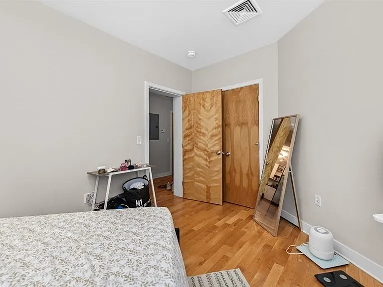 24 Bay State Rd #5 — Photo 17