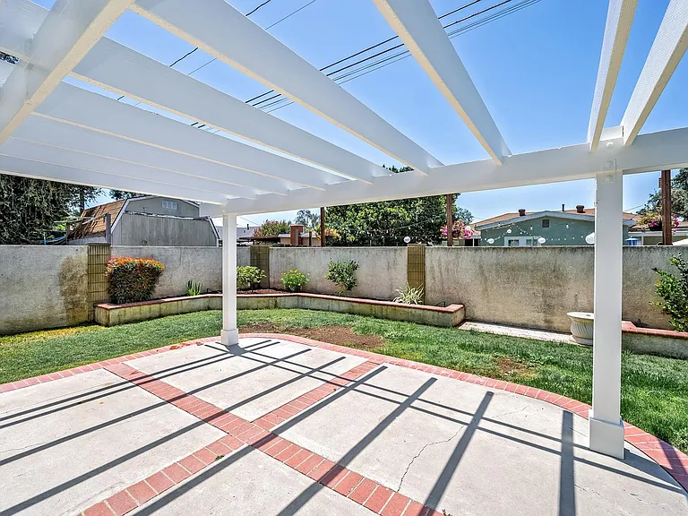 4913 Premiere Ave — Photo 50