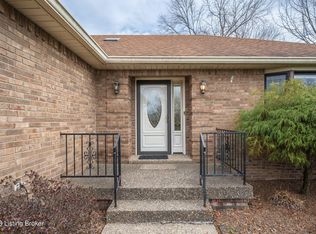 6113 Trappers Ridge Cir, Louisville, KY 40216