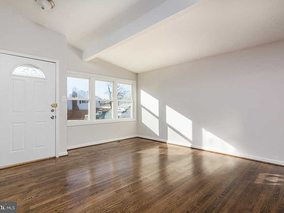 4th image of 1302 Aster Dr