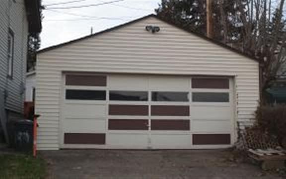 3rd image of 111 N 9th St