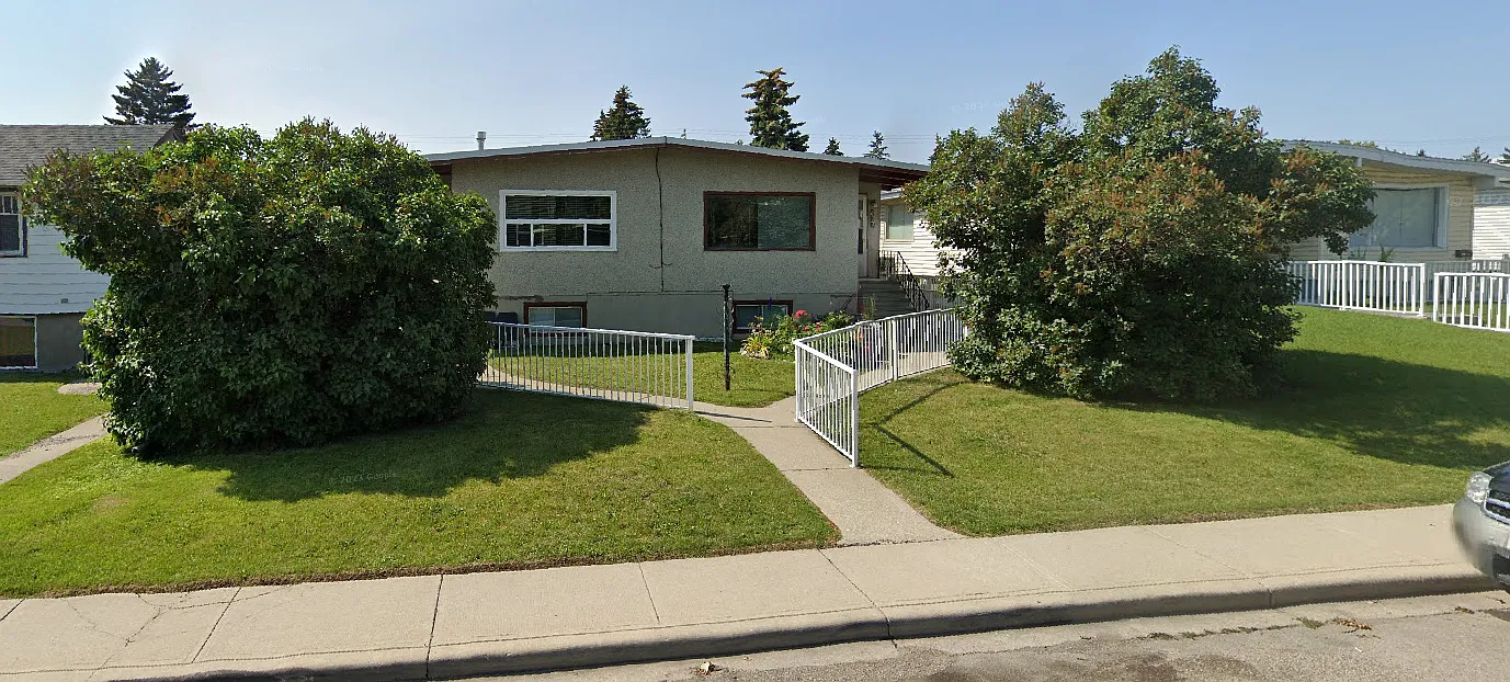 617 68 Avenue SW — Photo 1